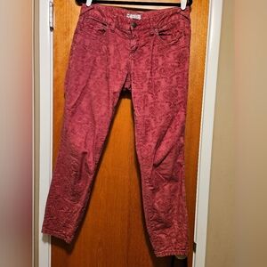 Free People Textured Floral Brocade Skinny Jeans – Maroon/Cranberry – Size 29
